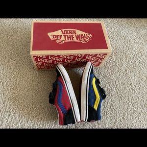 Vans Old Skool V sneaker stylish Toddlers size 10
